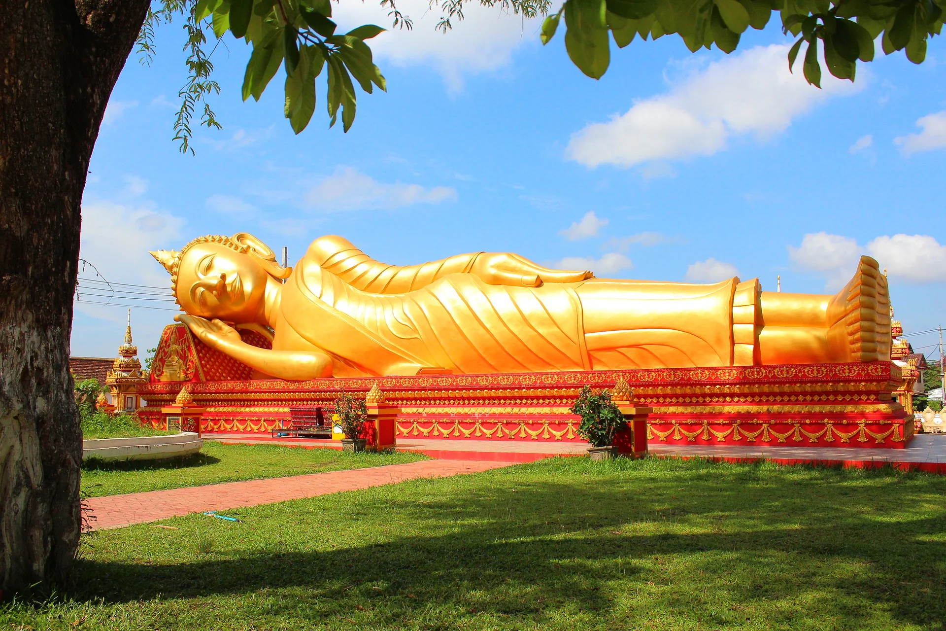 Grand Boudha couché