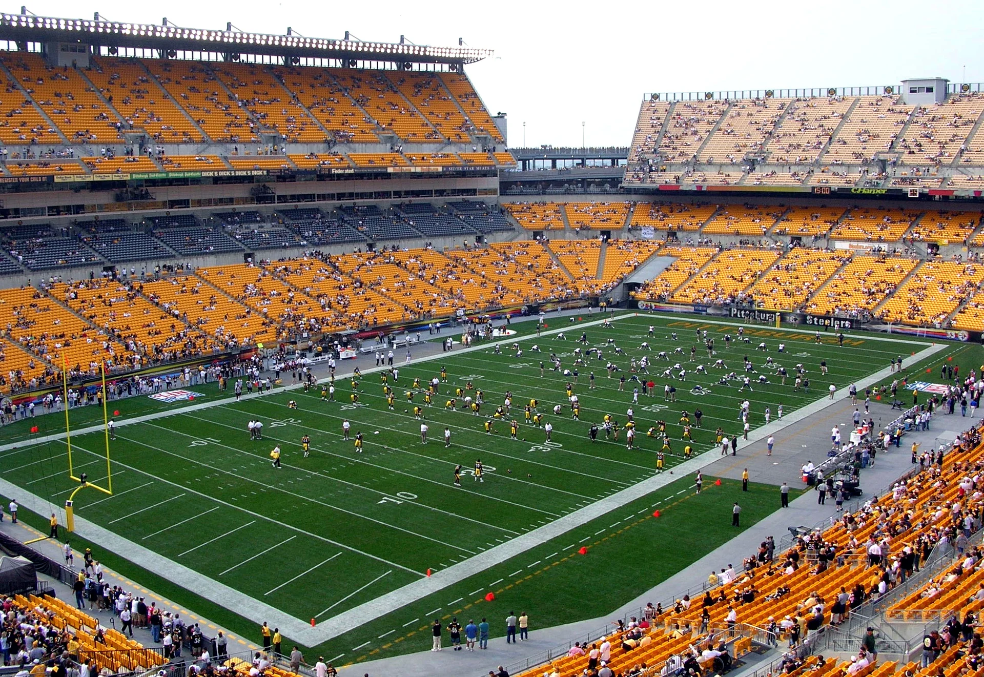Acrisure Stadium (ex Heinz Field) à Pittsburgh Acrisure Stadium (ex Heinz Field) à Pittsburgh — Acrisure Stadium (Etats-Unis)