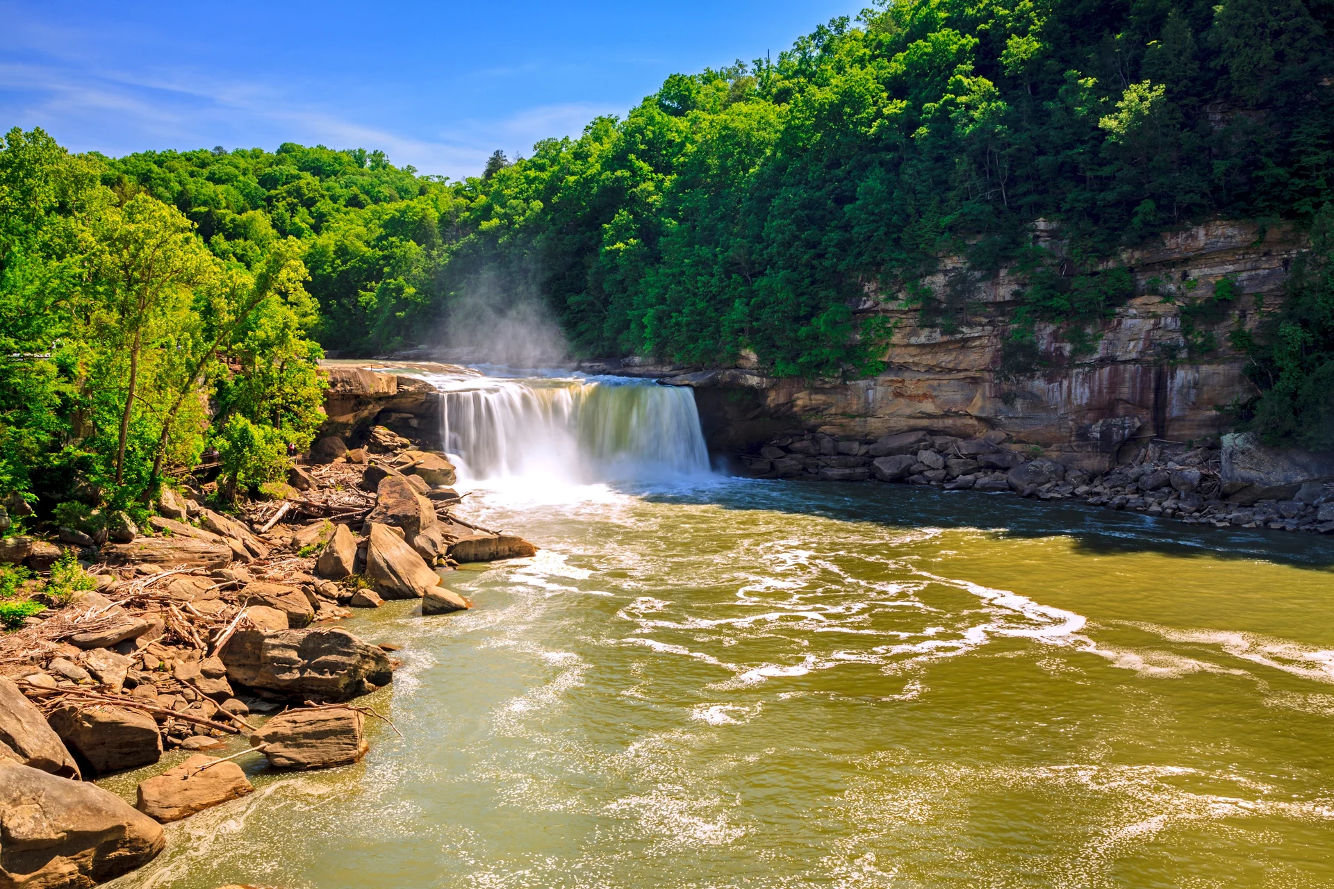 Cumberland Falls Cumberland Falls — Cumberland Falls (Etats-Unis)