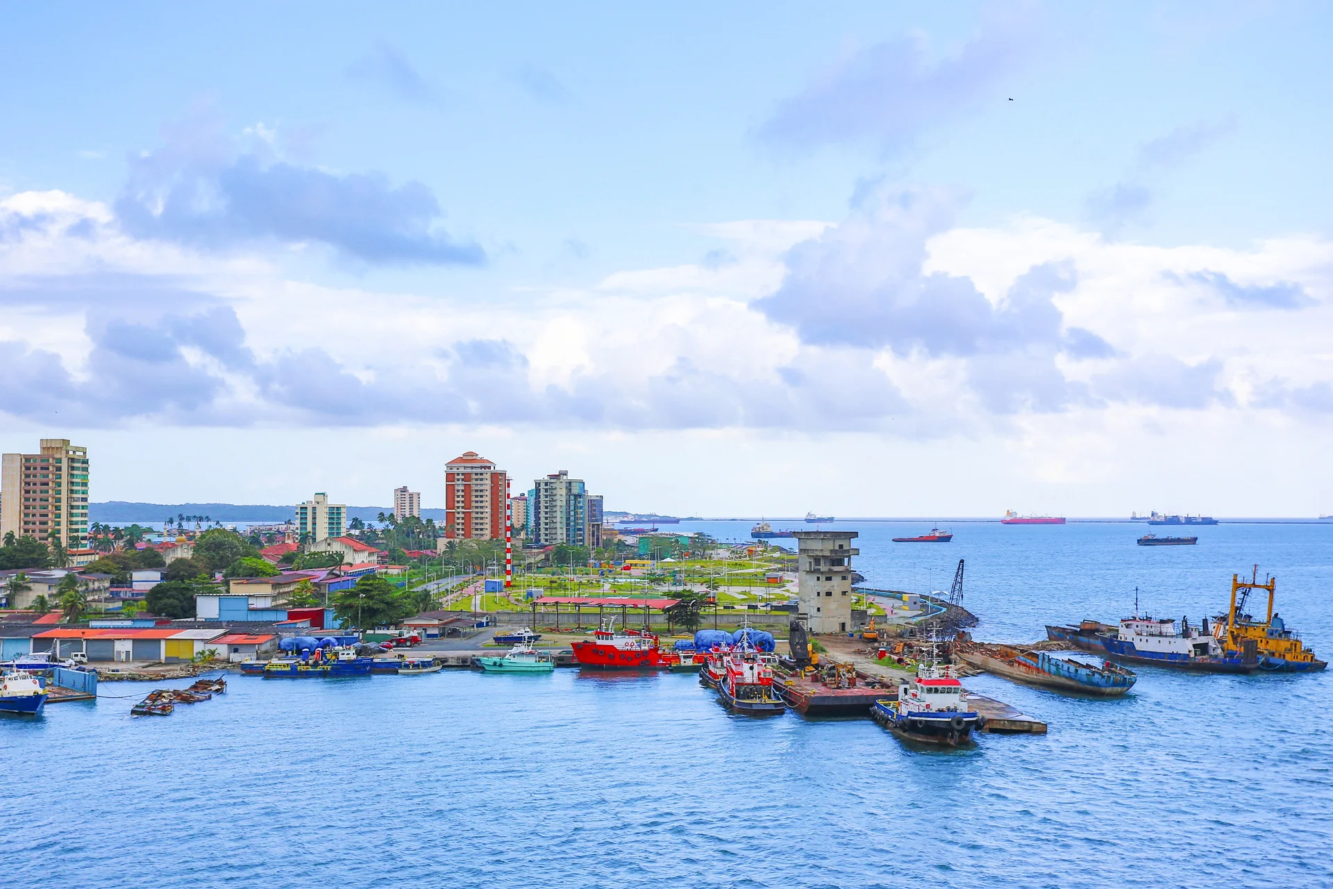Colón à l entrée du Canal de Panama