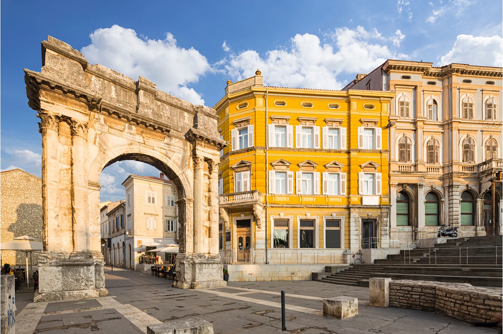 Arche des Sergii à Pùla — Arche des Sergii (Croatie)
