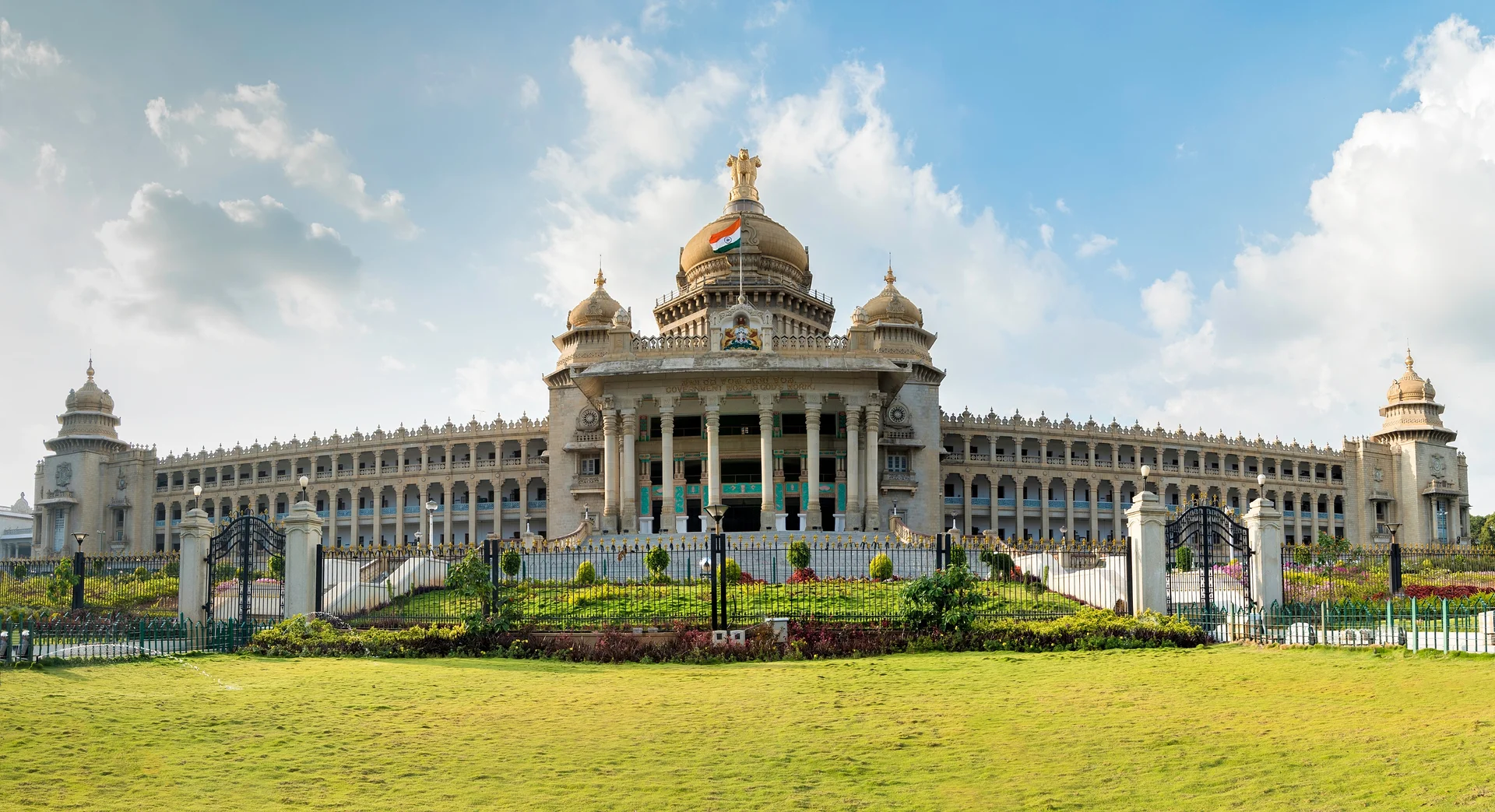 Vidhana Soudha à Bangaloe Vidhana Soudha à Bangaloe — Siège législatif Vidhana Soudha (Inde)