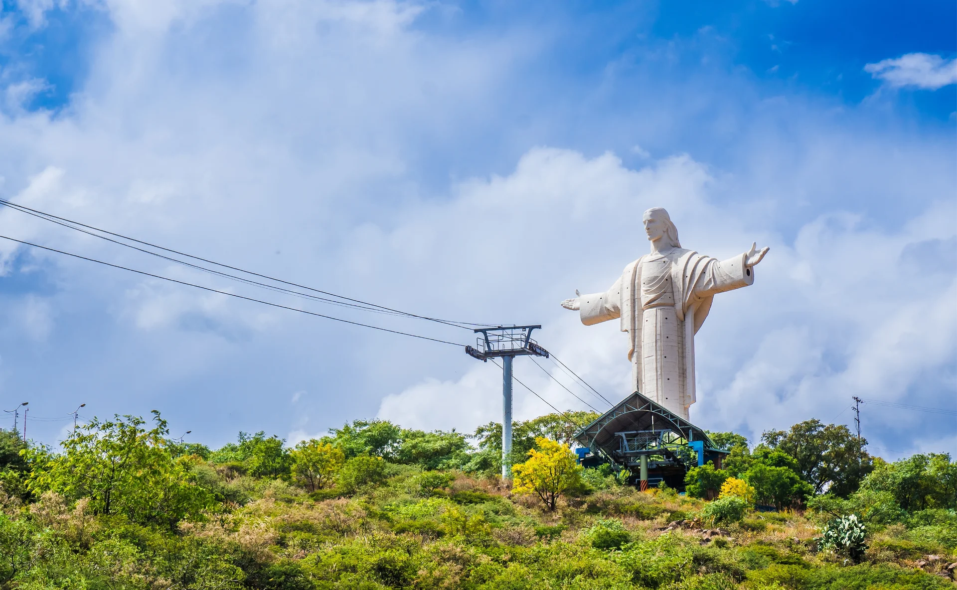 Le Christ de la Concorde de Cochabamba Le Christ de la Concorde de Cochabamba — Statue Cristo de la Concordia (Bolivie)
