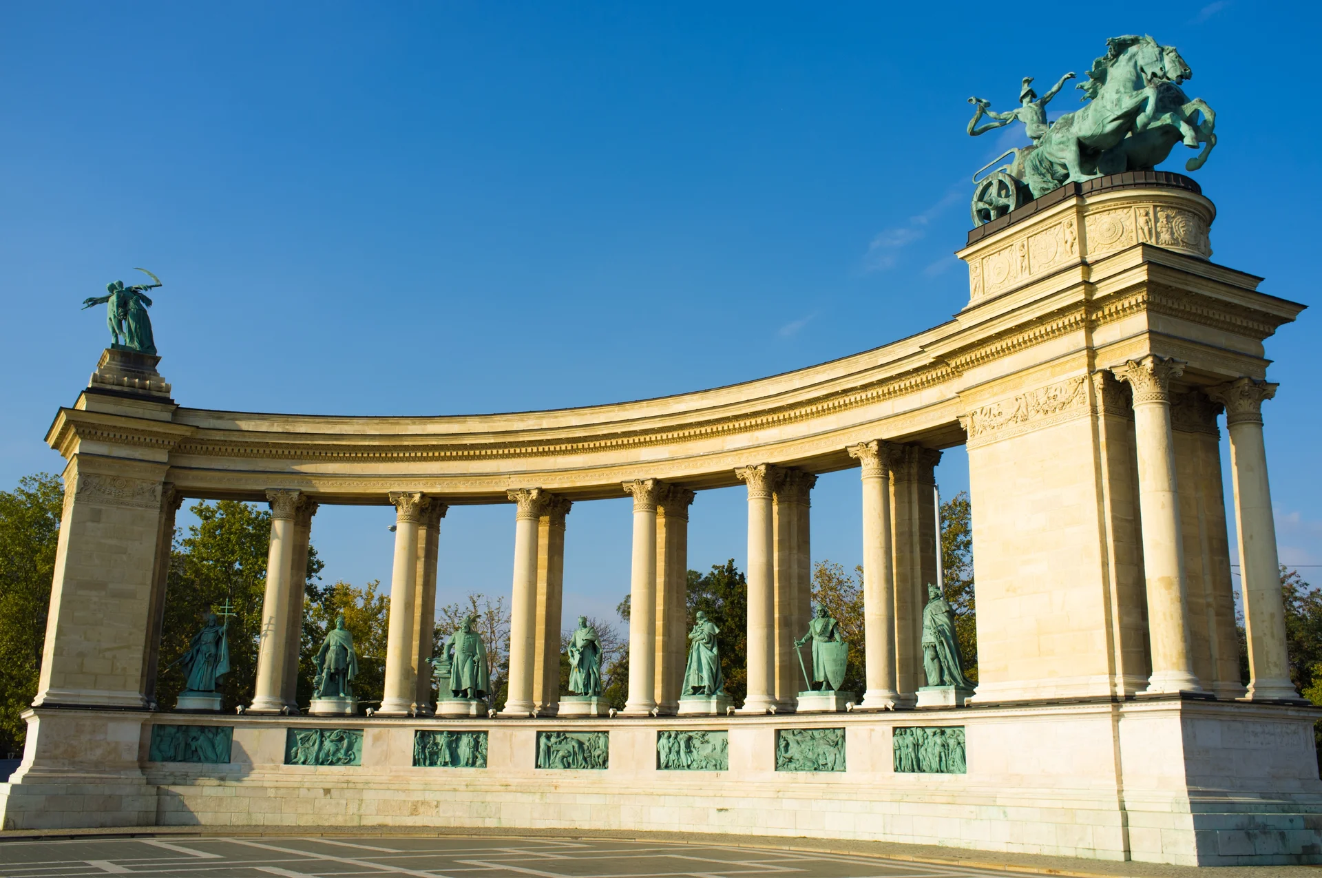 Place des Héros Place des Héros — Place des Héros (Hosok tere) (Hongrie)