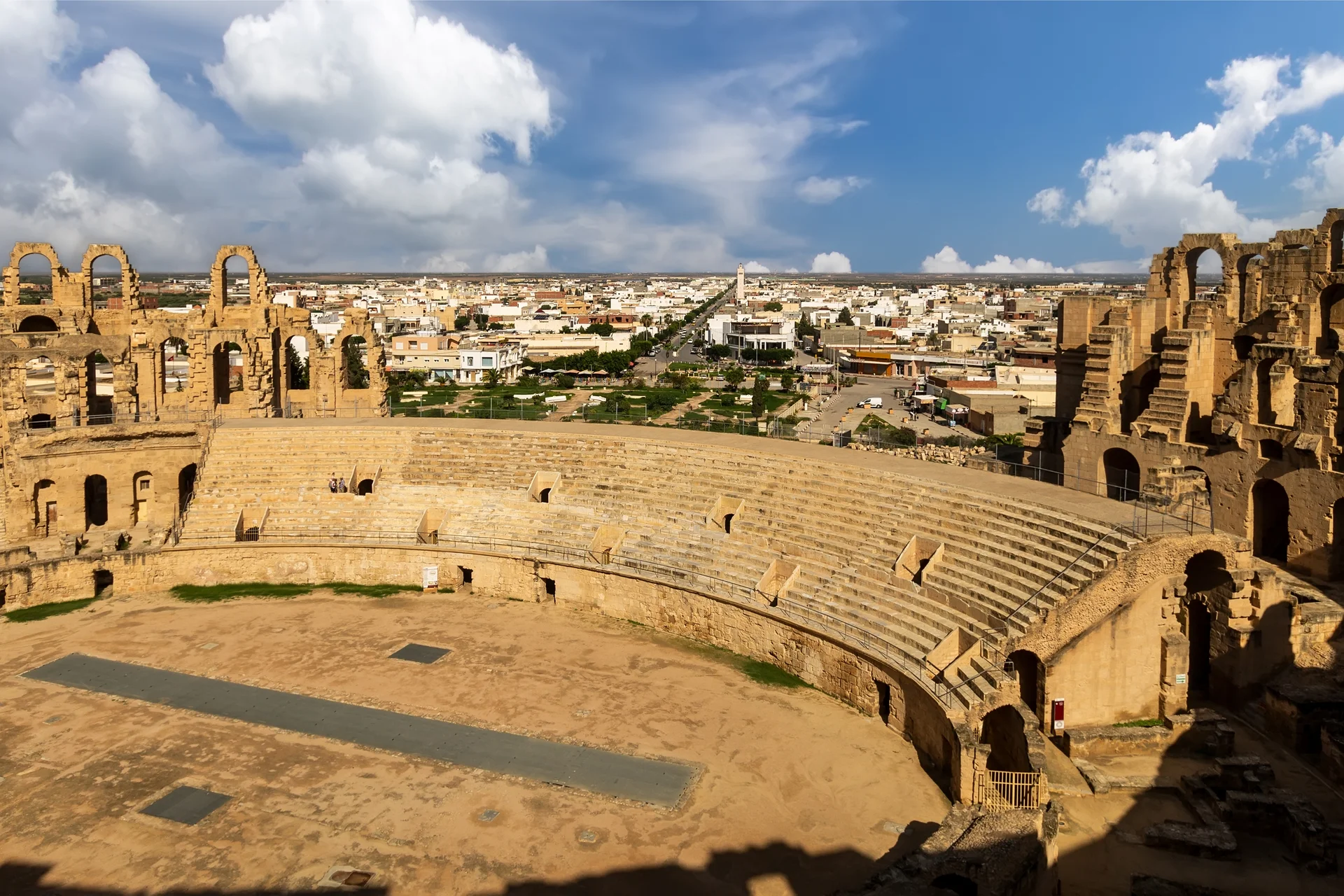 Amphithéâtre El Jem Amphithéâtre El Jem — Amphitéâtre de El Jem (Tunisie)