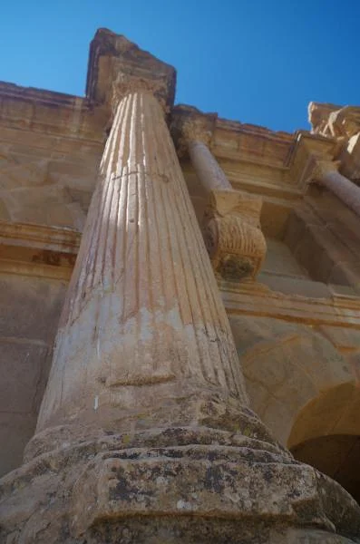Colonne de pierres — Ruines de Timgad (Algérie)