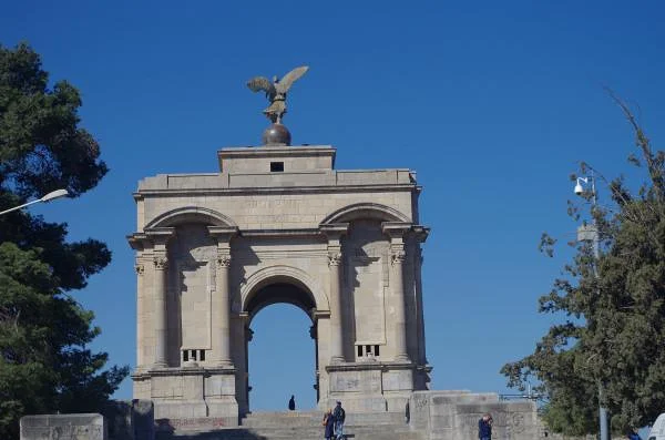 Le monument aux morts — Monument aux Morts (Algérie)