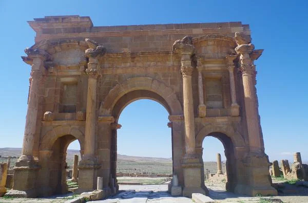 Arc de Trajan — Ruines de Timgad (Algérie)