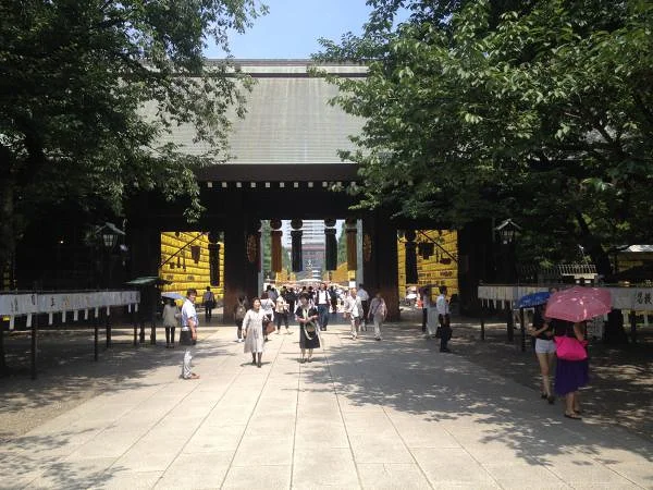 Intérieur du sanctuaire Yasukuni — Sanctuaire Yasukuni (Japon)