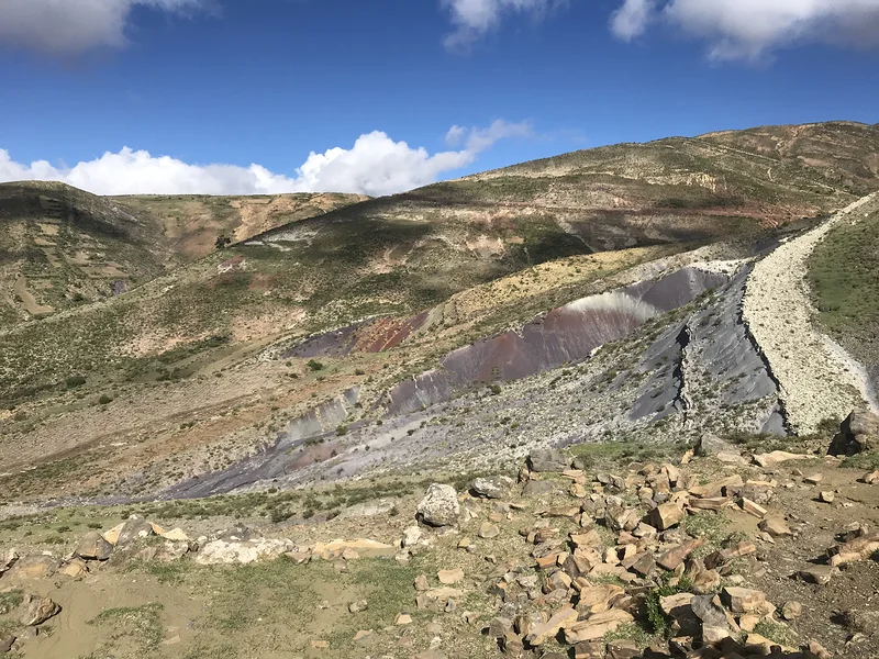 Coloration des roches  — Sucre (Bolivie)