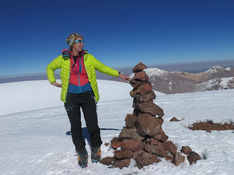 Anne Bialek au sommet    Alto Toroni ©Thaki Voyage — Sillajhuay (Bolivie)