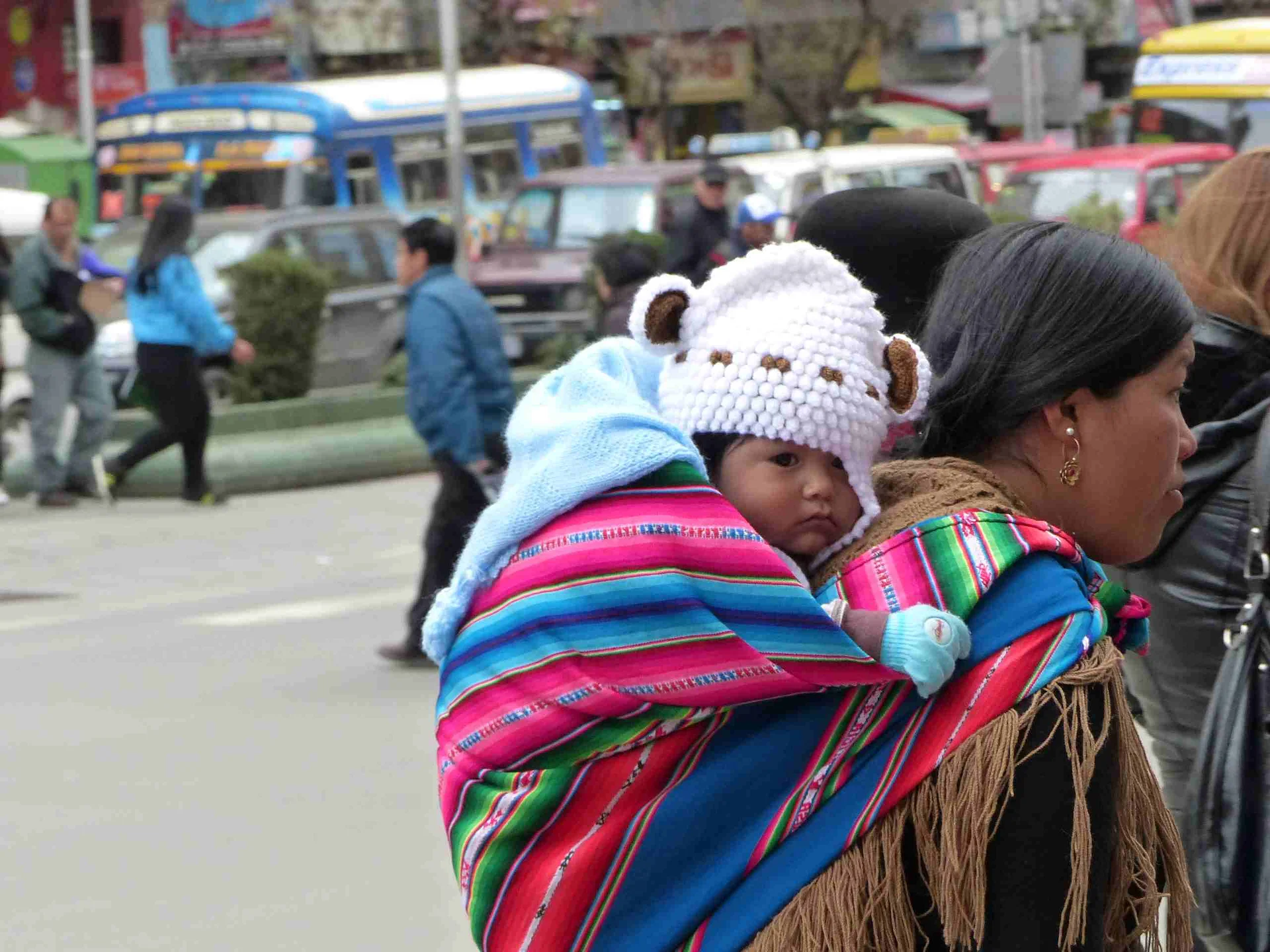 Bolivie - dans les rues de La Paz ©Thaki Voyage — La Paz (Bolivie)