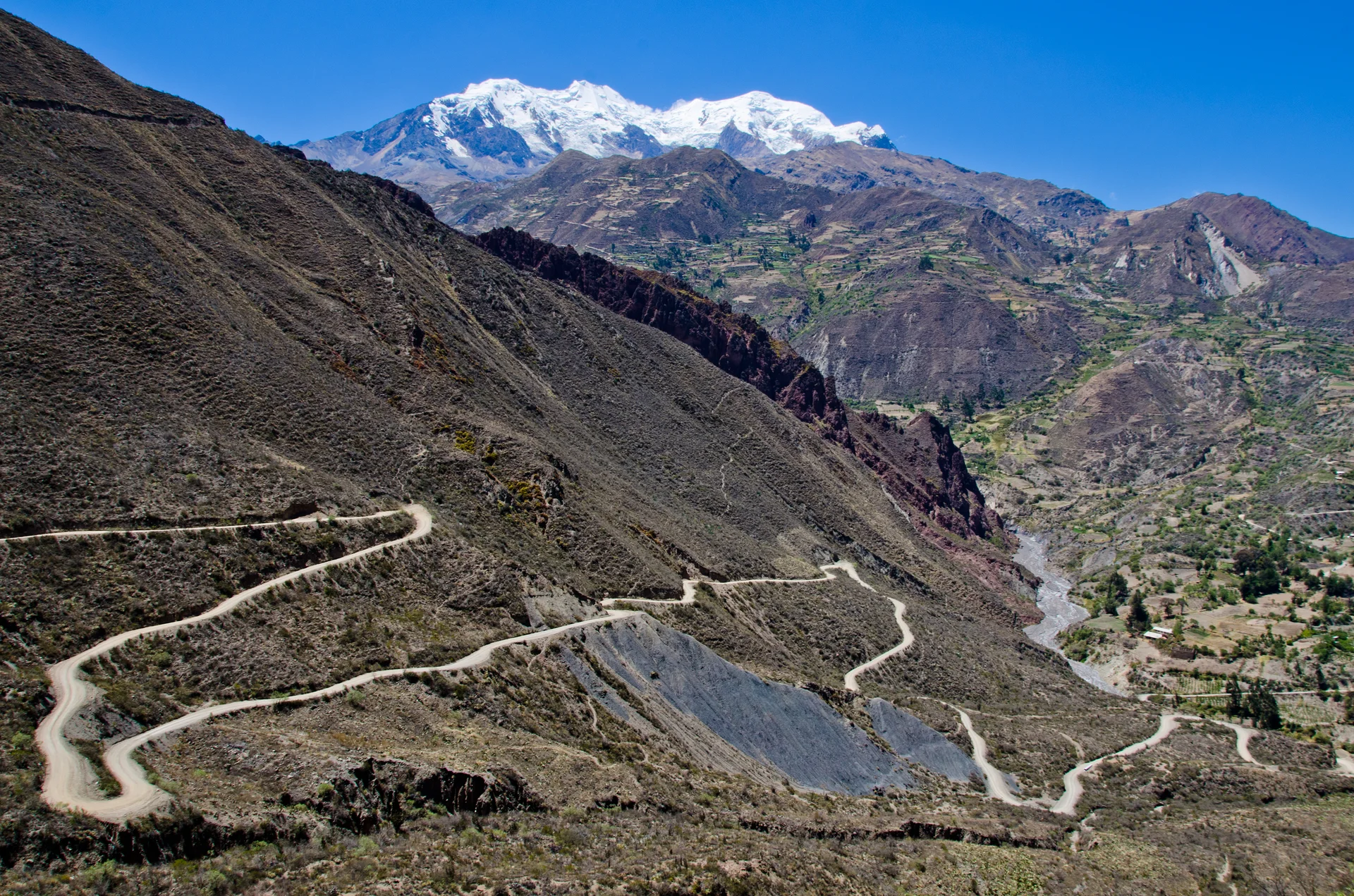 Bolivie - La Paz vue sur L'llimani 1 ©Thaki Voyage — Nevado Illimani (Bolivie)