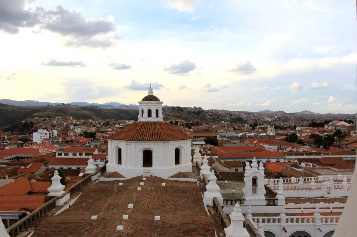 Bolivie   Vue des toits de Sucre 1 ©Thaki Voyage — Templo de San Felipe Neri (Bolivie)