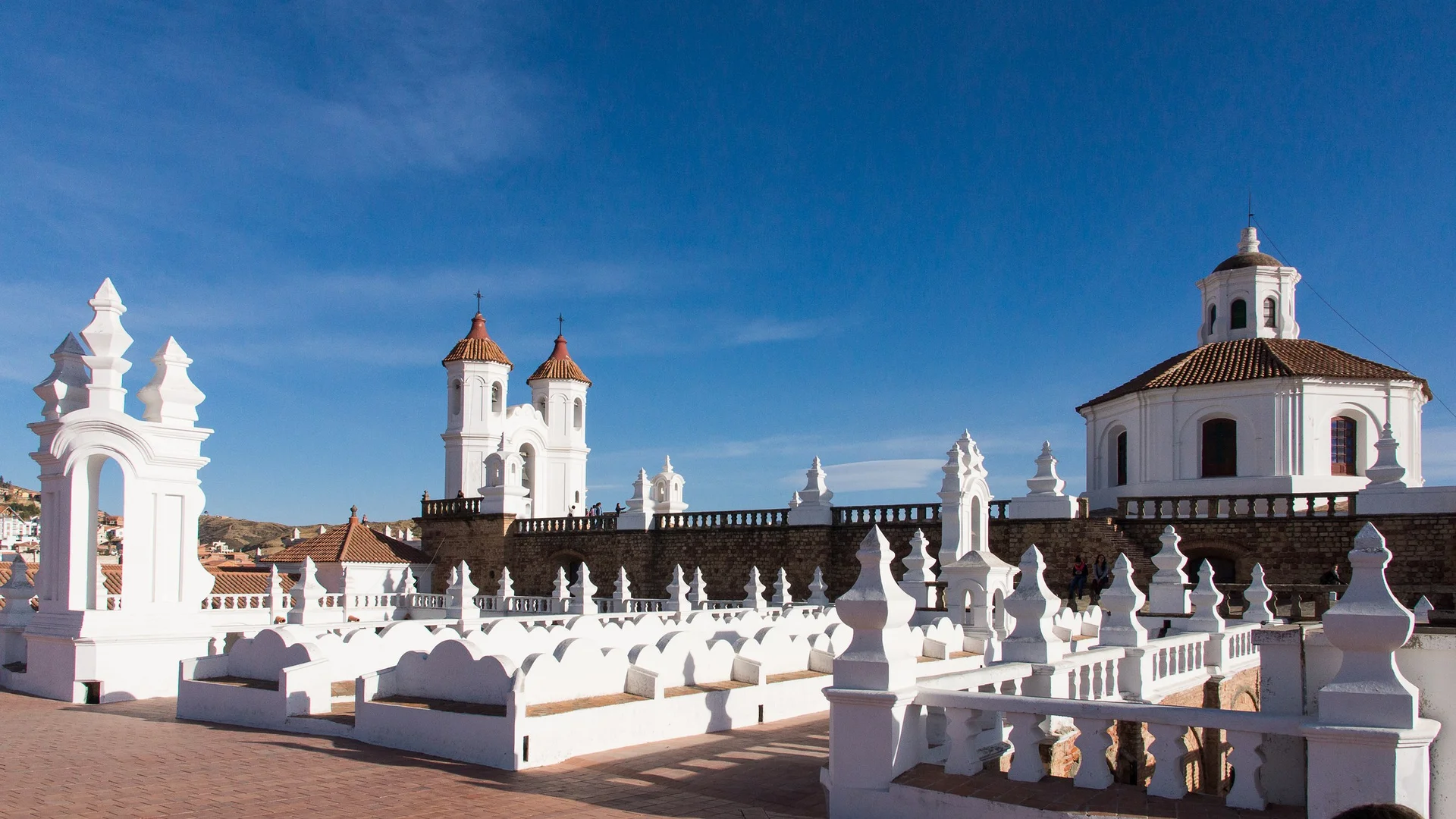 Bolivie   Vue des toits de Sucre 3 ©Thaki Voyage — Templo de San Felipe Neri (Bolivie)