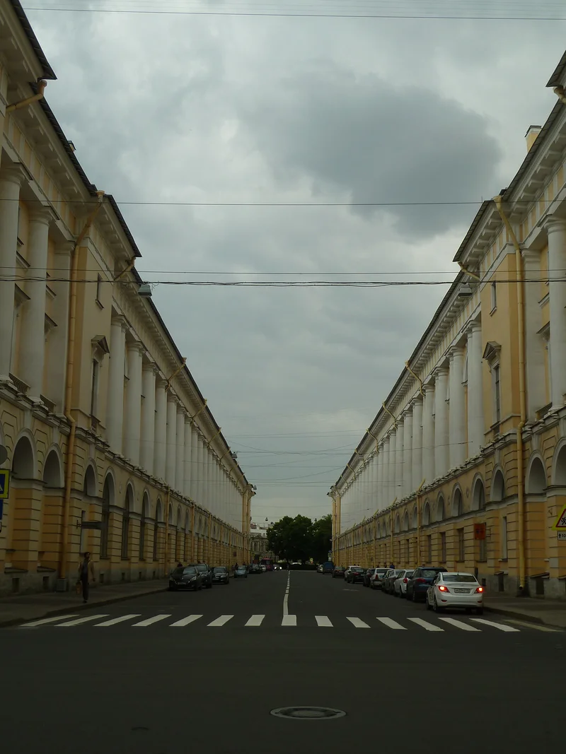 Rue parfaitement symétrique à Saint-Pétersbourg — Saint-Pétersbourg (Russie)