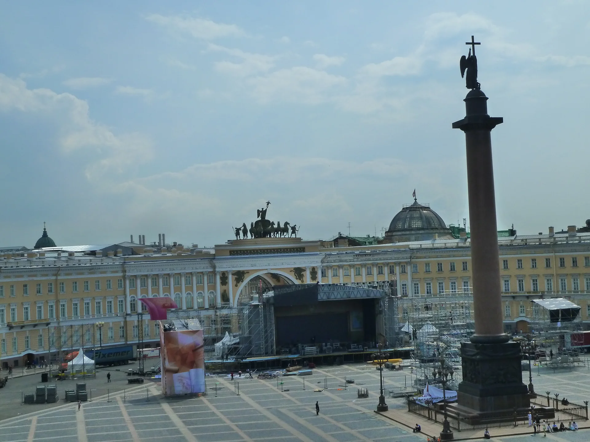 Vue de Saint-Pétersbourg  — Place du Palais (Russie)