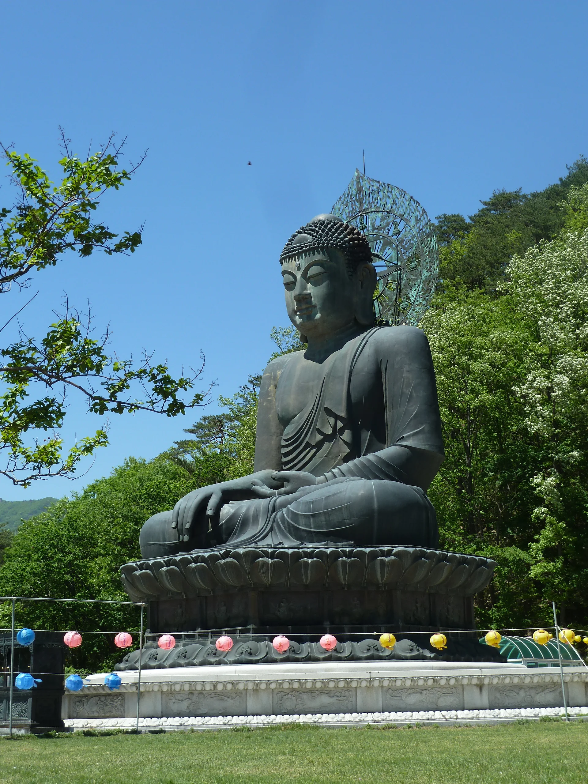 Grand Bouddha en Corée du Sud — Parc National Seorak-san (Corée du Sud)