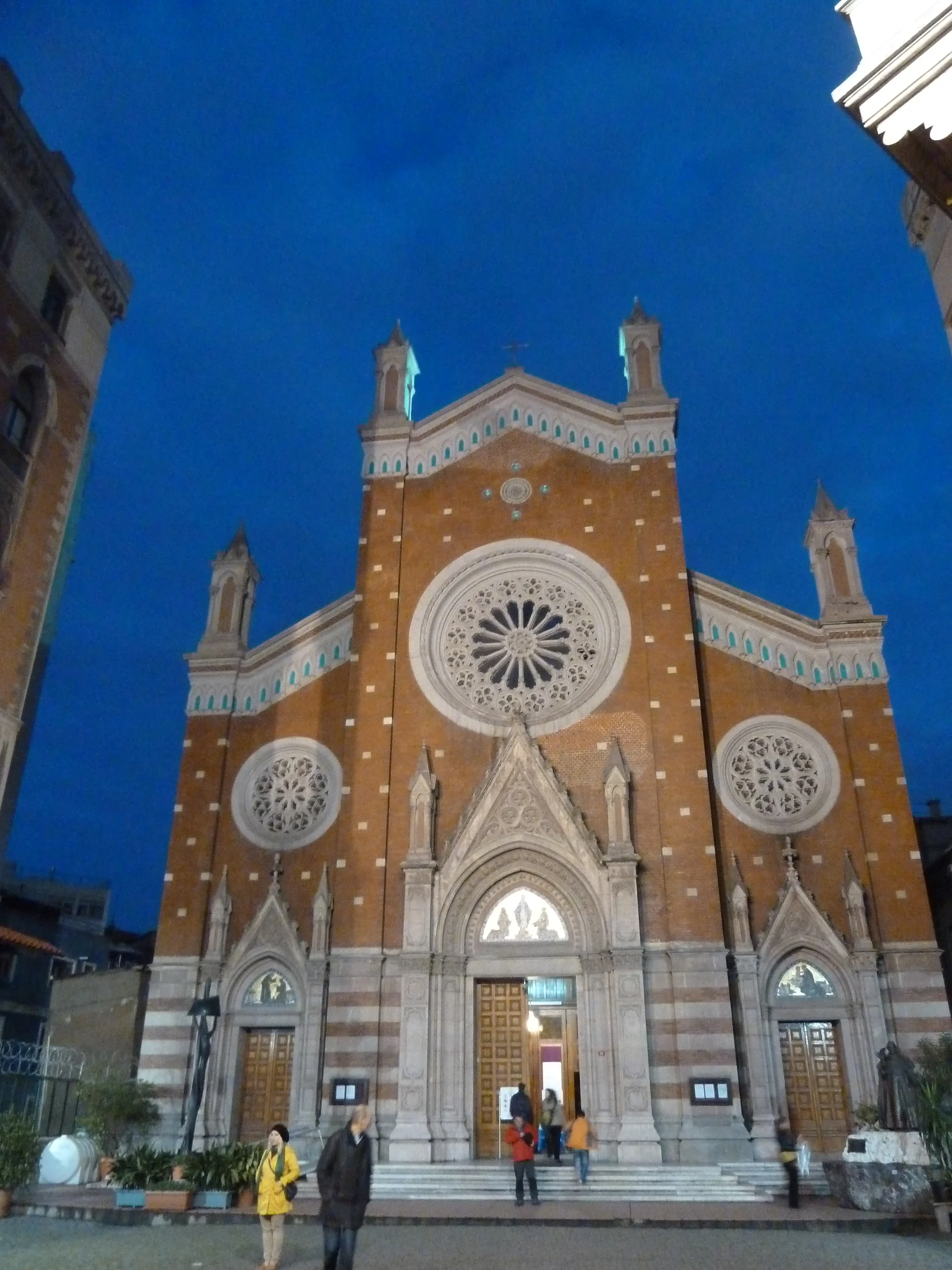 Istanbul en Turquie Istanbul en Turquie — Église Saint-Antoine-de-Padoue (Turquie)