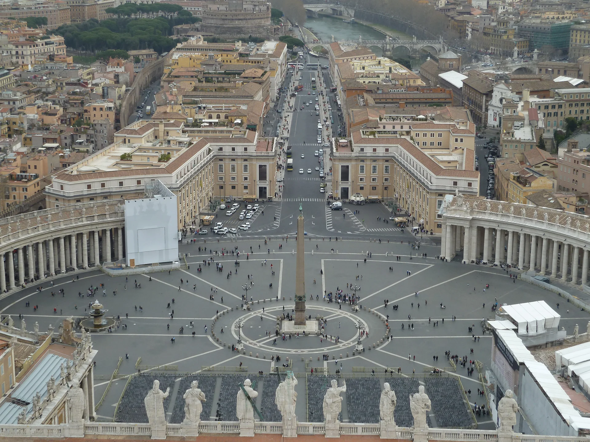 Vue de Rome en Italie Vue de Rome en Italie — Place Saint-Pierre (Italie)