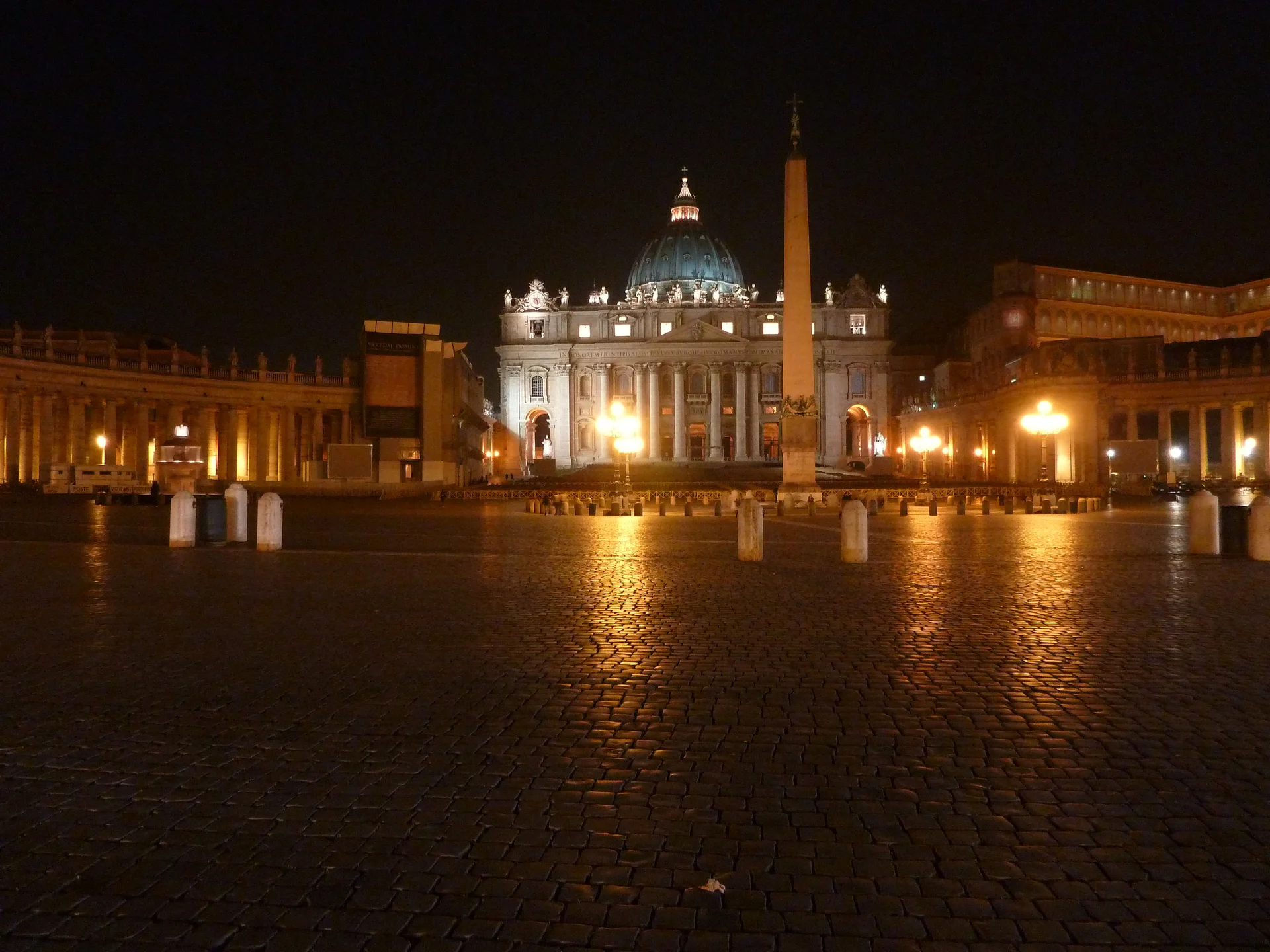 Vatican de nuit à Rome en Italie Vatican de nuit à Rome en Italie — Basilique Saint-Pierre (Italie)