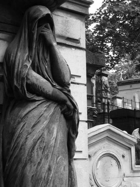 Statue — Cimetière du Père-Lachaise (France)