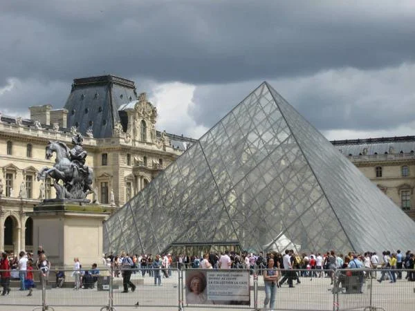 La Pyramide — Musée du Louvre (France)
