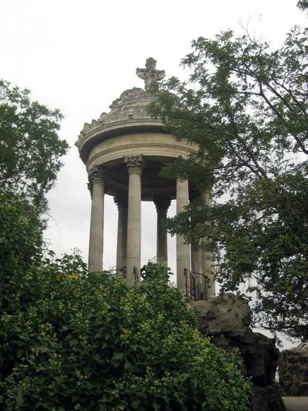 Toit du monde — Parc des Buttes-Chaumont (France)