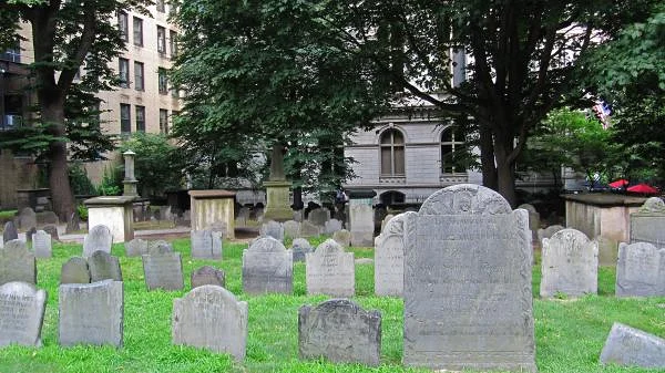 King's Chapel Burying Ground — King's Chapel (Etats-Unis)