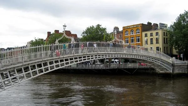Ha'penny Bridge — Ha'penny Bridge (Irlande du Sud)