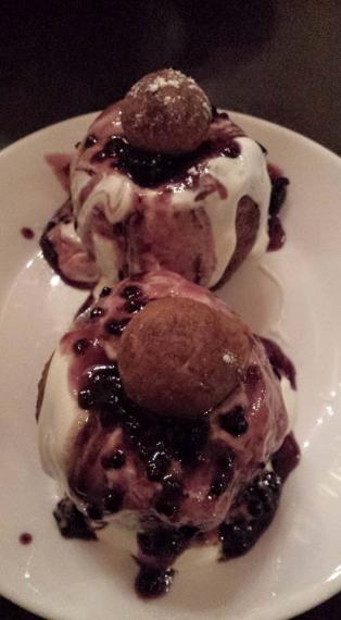Un dessert local déliceux, le papanasi!
