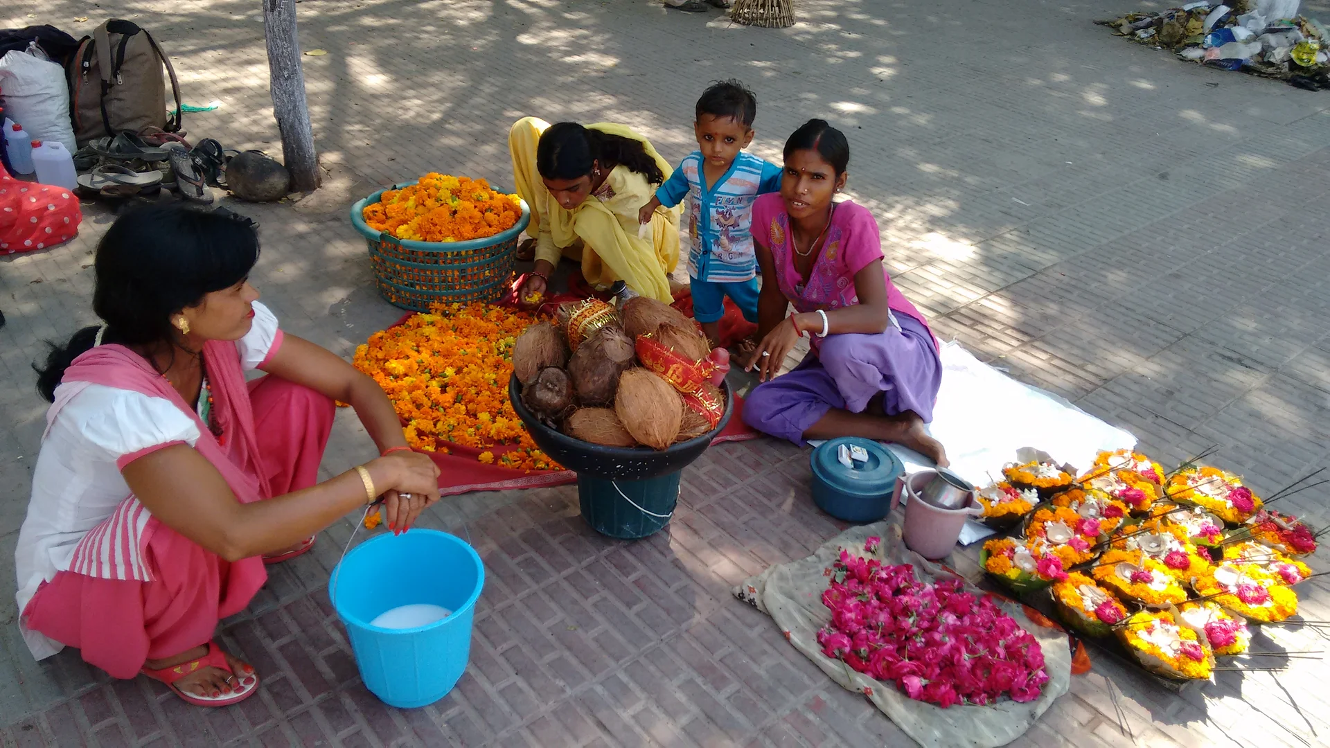 Les vendeuse de fleurs à Haridwar — Hardwar (Inde)