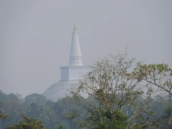 Temple bouddhiste Temple bouddhiste — Anuradhapura (Sri Lanka)