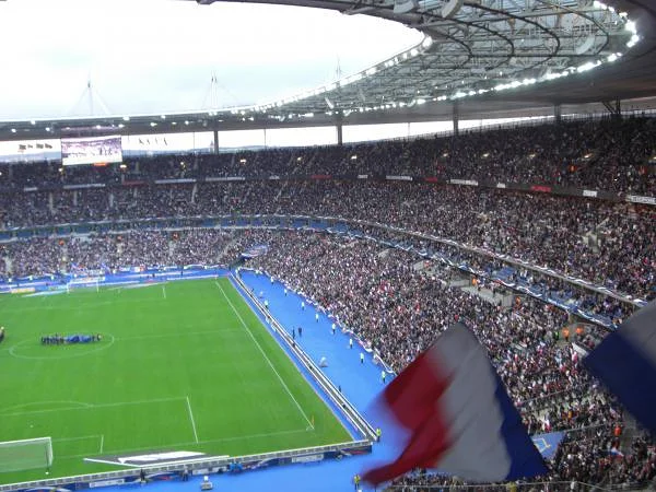 La tribune Est
