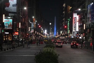 Avenida Corrientes la noche