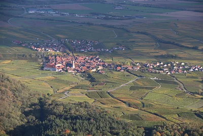Vue sur villages et vignes