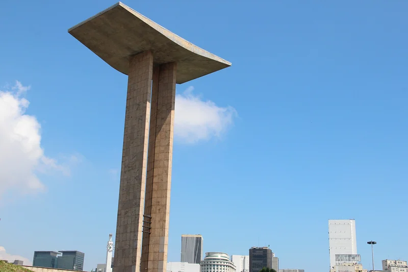 Monumento Nacional aos Mortos da Segunda Guerra Mundial — Monuments aux anciens combattants de la Seconde Guerre mondiale (Brésil)