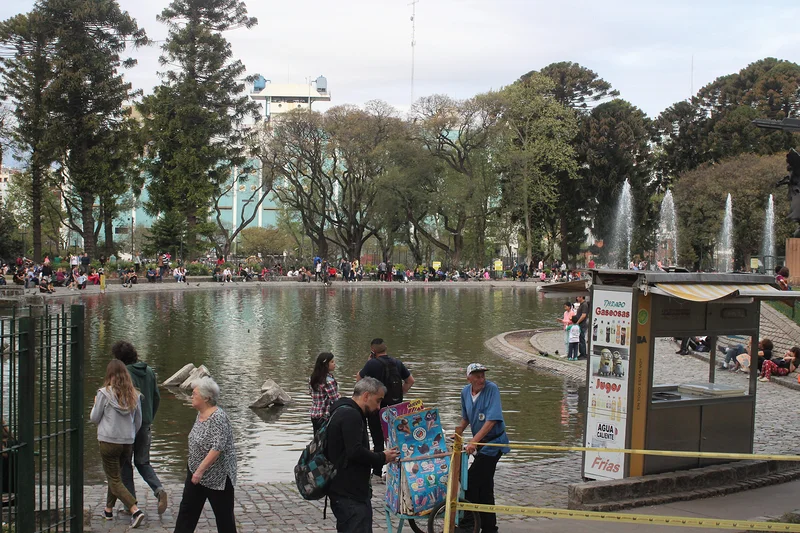 Día feriado — Parque Centenario de Buenos Aires (Argentine)