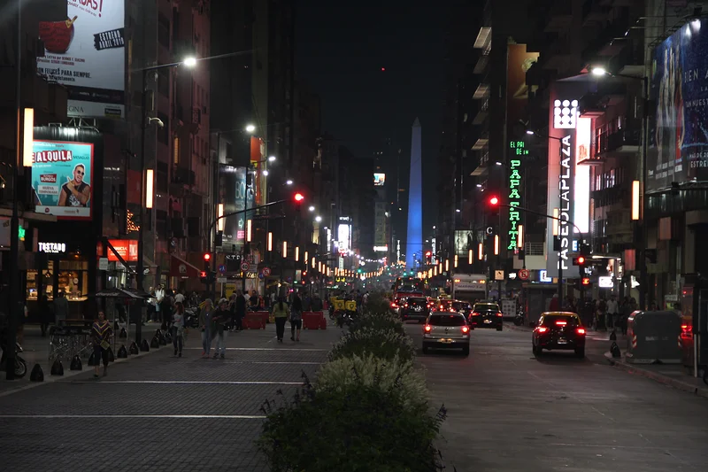 Avenida Corrientes la noche — Obélisque (Argentine)