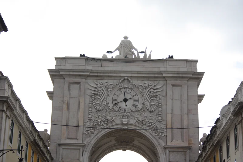 Um relógio — Praça do Comércio (Portugal)