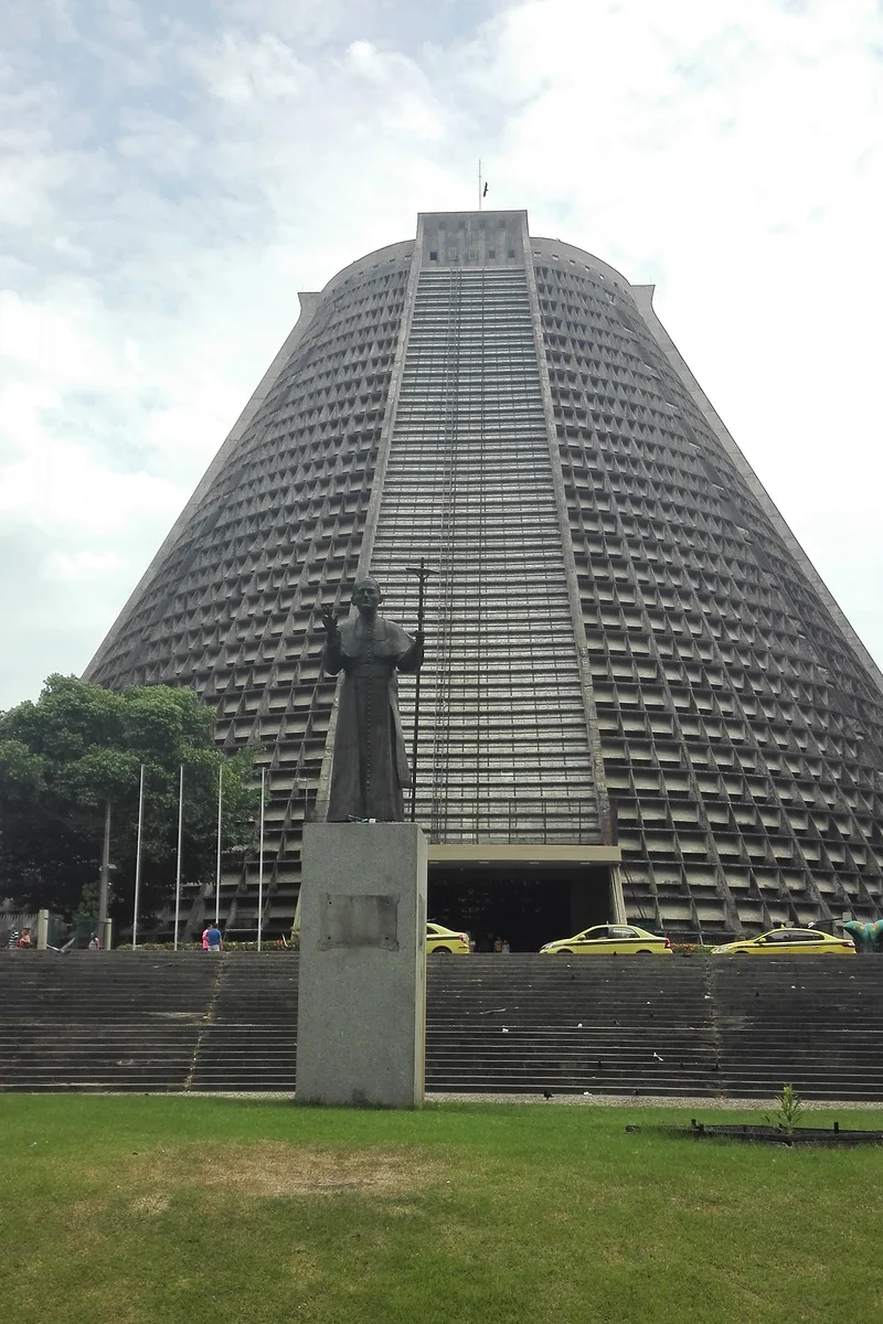 Catedral Metropolitana de São Sebastião — Cathédrale Saint-Sébastien de Rio de Janeiro (Brésil)