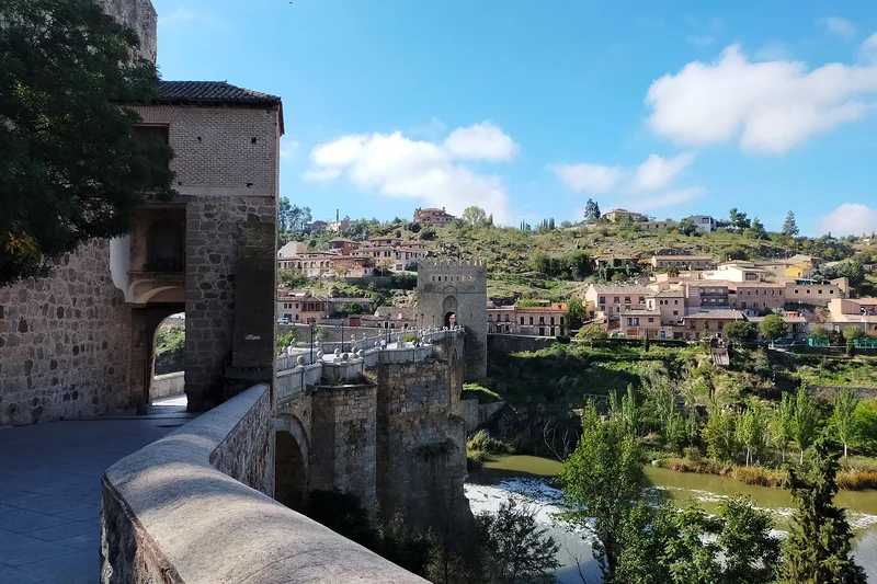 Puente San Martin — Pont San Martin (Espagne)