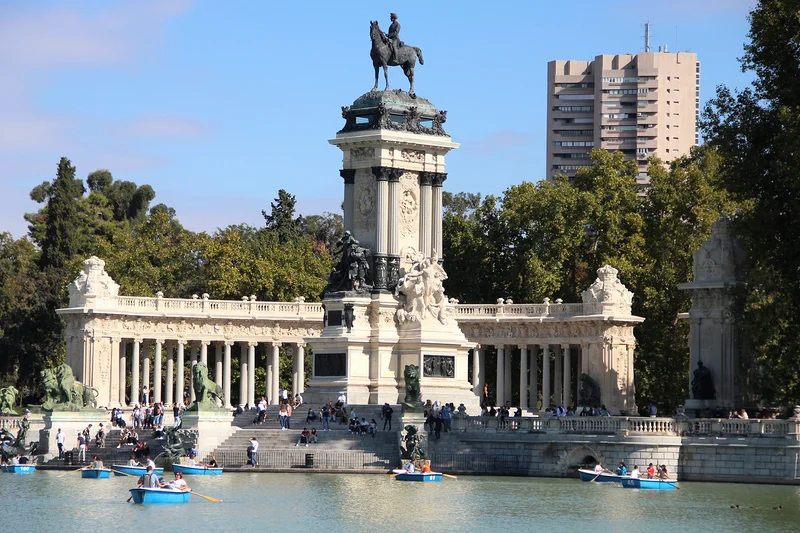Monumento a Alfonso XII — Parc El Retiro (Espagne)