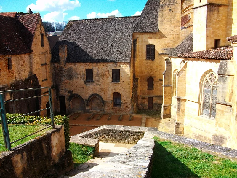 Cathédrale Saint-Sacerdos — Cathédrale de Saint-Sacerdos (France)