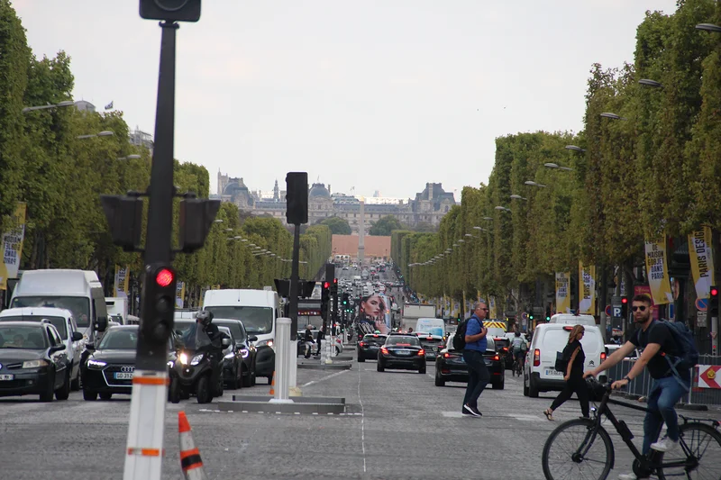 Les Champs Elysées — Paris (France)