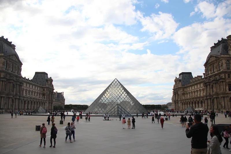 La Pyramide du Louvre — Carrousel du Louvre (France)