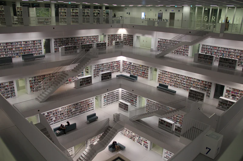 Stadtbibliothek Stuttgart — Bibliothèque municipale de Stuttgart (Allemagne)