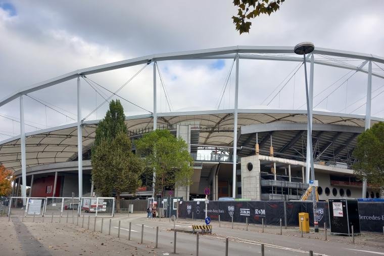 #5 Mercedes-Benz Arena (stade)