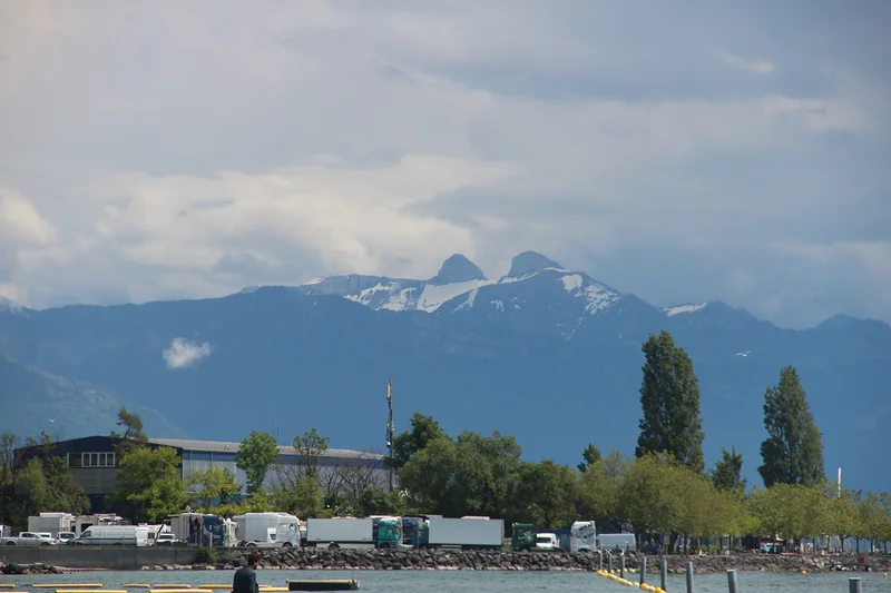 Au loin les montagnes — Lausanne (Suisse)