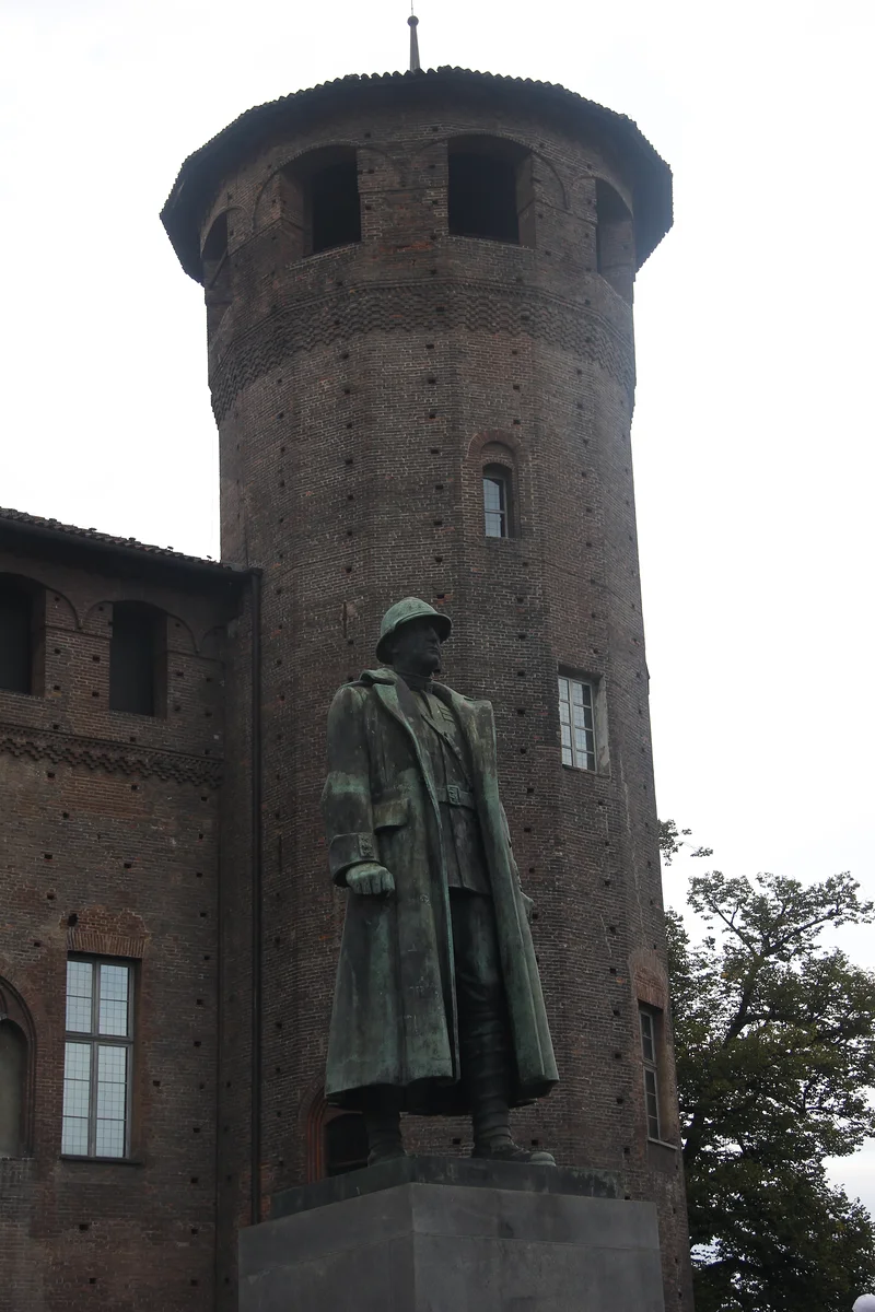 Monumento a Emanuele Filiberto Duca D'Aosta — Turin (Italie)